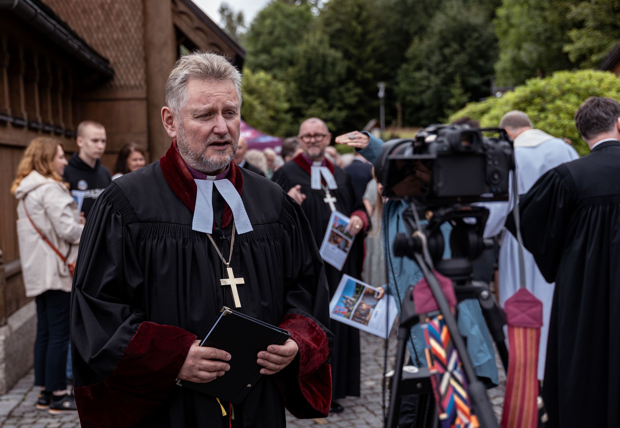 Die Ehrengäste standen den zahlreichen Journalisten zum Interview zur Verfügung. - Foto Dawid Gerstenstein